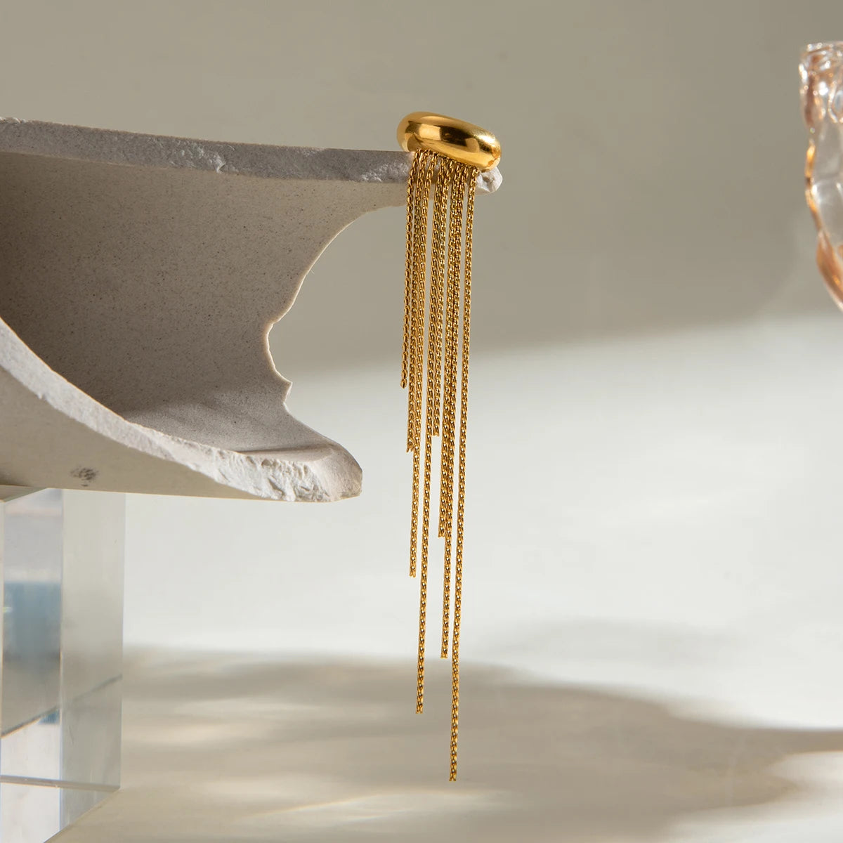 Creative One Tassel Ear Clip Earring 18K PVD Plated Women Anti Allergic Metal Charm Daily Jewelry Accessories Gala Gift