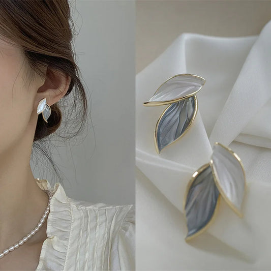 Simple Retro Blue White Leaf Earrings Retro High End Design Earrings Forest Style Fashionable Earring Light Colors Elegant Women